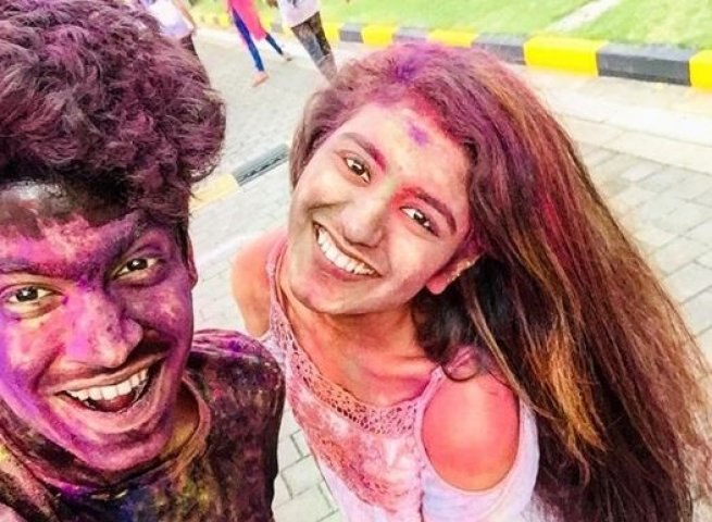 Watch: Internet Sensation Priya Prakash Celebrates Holi With Co-Star Roshan Abdul Rahoof দেখুন! দোল খেলছেন ইন্টারনেট তারকা প্রিয়া প্রকাশ ভারিয়ার