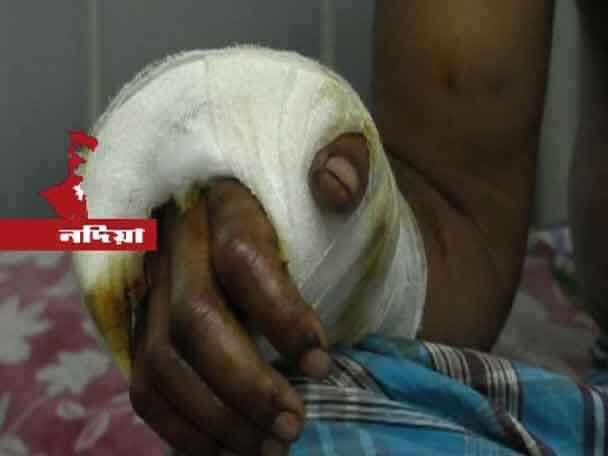 Wife arrested for allegedly plotting to kill husband with facebook lover ফেসবুক-প্রেমিকের সঙ্গে ছক কষে স্বামীকে খুনের চেষ্টার অভিযোগ, গ্রেফতার বধূ