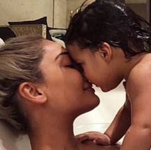 জন্মের একবছর পর ছেলের ছবি সোশ্যাল মিডিয়ায় শেয়ার করলেন লিসা হেডেন