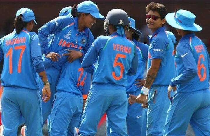 ভারতের সিনিয়র মহিলা ক্রিকেটারদের তিনটি গ্রুপে ভাগ করা হয়েছে। গ্রেড এ (৫০ লক্ষ টাকা), গ্রেড বি (৩০ লক্ষ টাকা) এবং গ্রেড সি (১০ লক্ষ টাকা)। গ্রেড এ-তে রয়েছেন মিতালি রাজ, ঝুলন গোস্বামী, হরমনপ্রীত কউর, স্মৃতি মন্ধানা। গ্রেড বি-তে রয়েছেন- পুনম যাদব, বেদা কৃষ্ণমূর্তি, রাজেশ্বরী গায়কোয়াড়, একতা বিশত, শিখা পান্ডে, দীপ্তি শর্মা। 