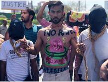 দিল্লিতে চলছে রেপ রোকো আন্দোলন, শর্টস পরে পথে নামলেন পুরুষরা