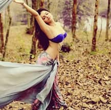 দেখুন ছোটপর্দার অভিনেত্রী রুবিনা দিলায়েকের হট ফটোশ্যুট