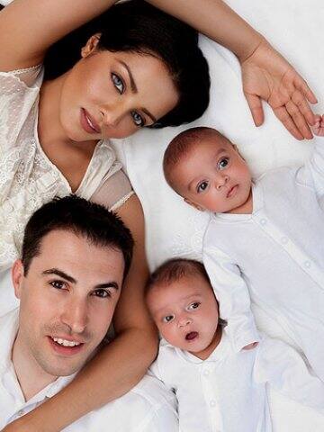 ২০১১-য় হোটেল মালিক অস্ট্রেলিয়ার পিটার হাগকে বিয়ে করেন সেলিনা। ২০১২-য় জন্মায় তাঁদের যমজ পুত্র সন্তান উইনস্টন ও বিরাজ। 