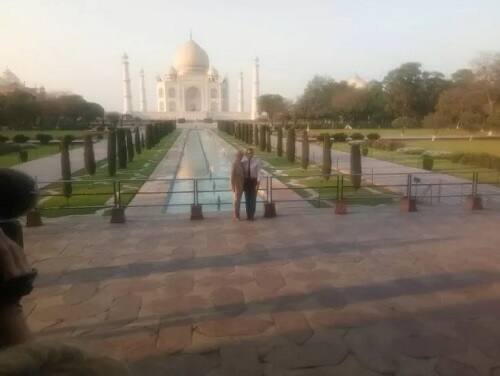 চারদিনের ভারত সফরে আসা ফরাসি প্রেসিডেন্ট ইমানুয়েল মাকরঁ রবিবার তাজমহল দর্শনে যান