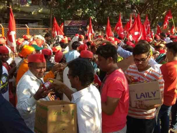 তৃতীয়, শহুরে মানুষও কৃষকদের এই আন্দোলন কর্মসূচিকে সমর্থন করছে।