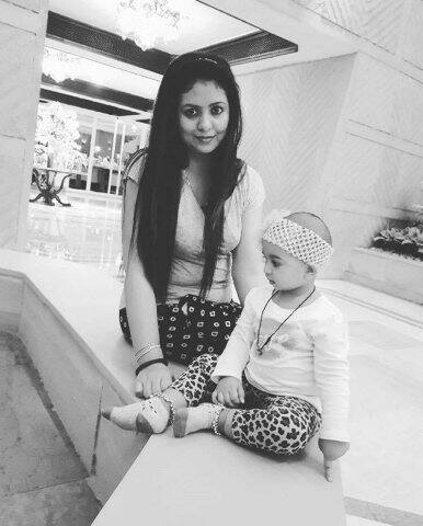 পরিবার সূত্রের দাবি, আমরোহায় সম্পতি কেনা নিয়েই স্বামী ও স্ত্রীর মধ্যে ঝামেলার সূত্রপাত। 