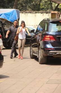 মায়ের মৃত্যুর শোক সামলে ফিটনেস রুটিনে ফিরলেন জাহ্নবি