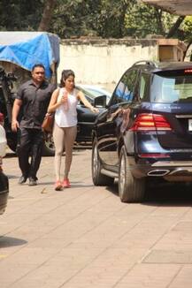 মায়ের মৃত্যুর শোক সামলে ফিটনেস রুটিনে ফিরলেন জাহ্নবি