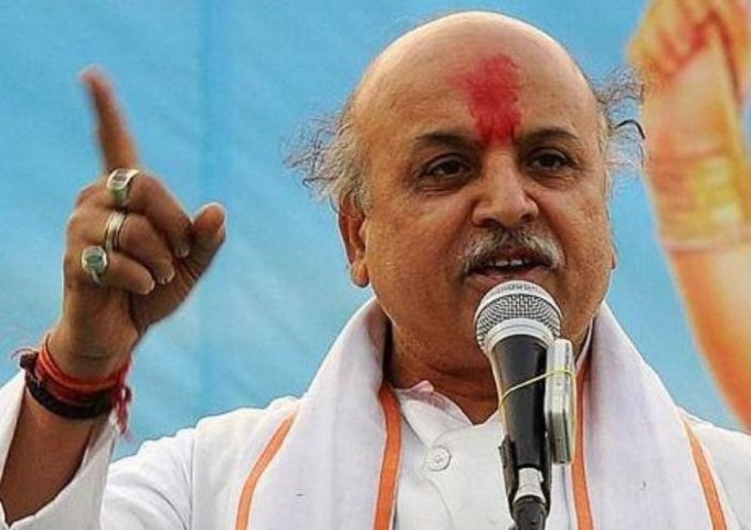 Please don’t get swayed by power: Togadia to Modi ক্ষমতার ফলে অহঙ্কারী হবেন না, প্রতিশ্রুতি পালন করুন, মোদীকে চিঠি তোগাড়িয়ার