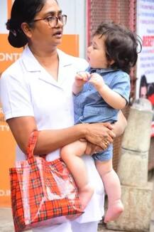 শিশুদের জিমের বাইরে দেখা গেল তৈমুরকে