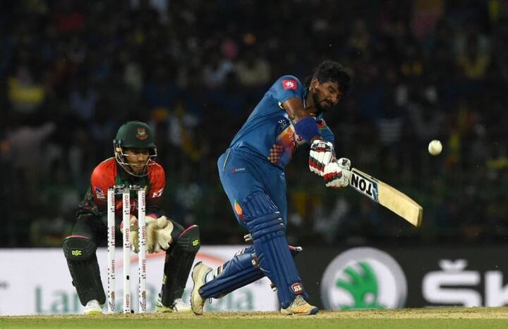 প্রথমে ব্যাট করে শ্রীলঙ্কা বাংলাদেশের সামনে জয়ের জন্য ১৬০ রানের লক্ষ্য রাখে। কুশল পেরেরা (৪০ বলে ৬১ এবং থিসারা পেরেরা (৩৭ বলে ৫৮)-র ইনিংসে ভর করে প্রাথমিক ধাক্কা সামলে ১৫৯ রান করে শ্রীলঙ্কা। 