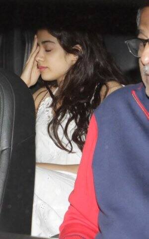 সিনেমার সেটে জাহ্নবির ছবি প্রায়ই প্রকাশ্যে আসে। (ছবি-মানব মঙ্গলানি)। 