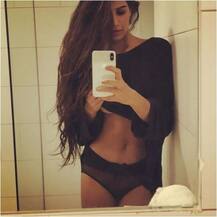 ফের খোলামেলা পোশাকে পুনম পাণ্ডে