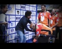 দেখুন: পা ছুঁলেন কাম্বলি, তুলে বুকে জড়িয়ে ধরলেন সচিন