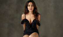 ইন্সটাগ্রামে হট ছবি পোস্ট করে ট্রোলড অভিনেত্রী নেহা শর্মা