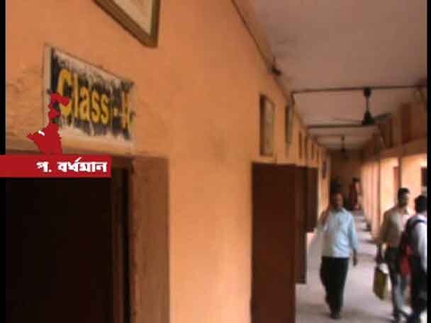 Class ii student molested by Head master the school, accused arrested রানিগঞ্জে দ্বিতীয় শ্রেণির ছাত্রীকে যৌন নির্যাতন, গ্রেফতার স্কুলের প্রধান শিক্ষক