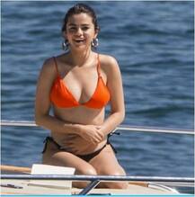 অস্ট্রেলিয়ার সমুদ্র সৈকতে বিকিনিতে সেলিনা গোমস, চোখ ফেরানো যাবে না