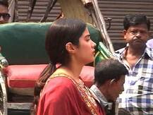 সিনেমার শ্যুটিংয়ে কলকাতার নিউ মার্কেট চত্বরে শ্রীদেবী কন্যা জাহ্নবী