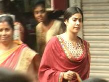 সিনেমার শ্যুটিংয়ে কলকাতার নিউ মার্কেট চত্বরে শ্রীদেবী কন্যা জাহ্নবী