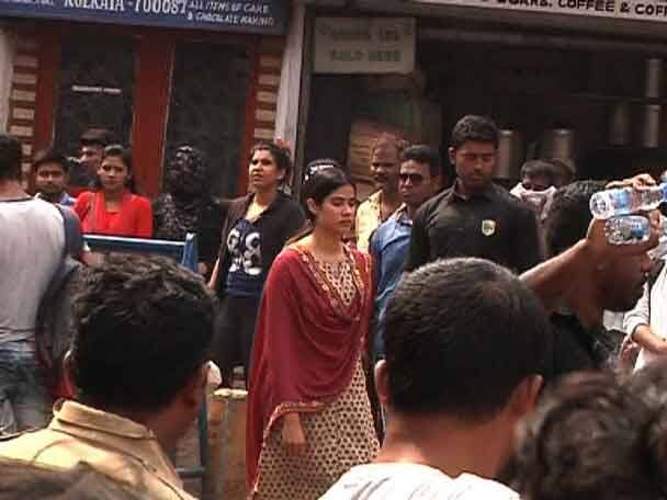 সিনেমায় রয়েছেন খরাজ মুখোপাধ্যায়, ঈশান খট্টর