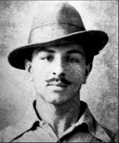 রাশিয়ায় ভ্লাদিমির লেনিনের নেতৃত্বে বলেশেভিকদের অক্টোবর বিপ্লবে অনুপ্রাণিত হয়ে অল্প বয়স থেকেই সমাজতন্ত্র ও সমাজতান্ত্রিক আন্দোলন বিষয়ক বই পড়তে শুরু করেন ভগৎ সিংহ