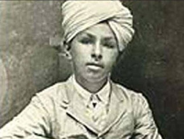 লালা লাজপত রাই সহ বিপ্লবীদের উপর লাঠিচার্জের নির্দেশ দেওয়া পুলিশ সুপার জেমস স্কটকে মারতে গিয়ে ভুল করে জন স্যান্ডার্স নামে অন্য এক পুলিশ আধিকারিককে গুলি করেন ভগৎ সিংহরা। সেই মামলাতেই তাঁদের ফাঁসি হয়