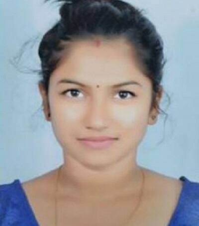  প্রসঙ্গত, অতীতে আঙ্কলেশ্বরে পোস্টিং ছিল অভিযুক্ত এসআইয়ের। সেই সময়ই দেব প্রকাশের স্ত্রীর সঙ্গে আলাপ এসআইয়ের। তারপর বন্ধুত্ব বাড়তে থাকে তাঁদের। তাঁরা একসঙ্গে থাকাও শুরু করেন। 