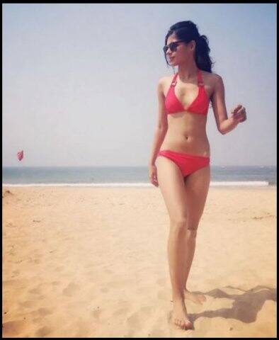 ইন্সটাগ্রামে নিজের বিকিনি পরিহিত ছবিও তিনি শেয়ার করেছেন। 