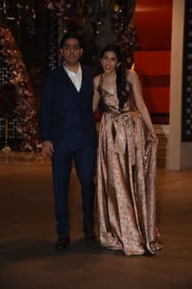 ছেলে আকাশের এনগেজমেন্টের পর বিরাট পার্টি দিল অম্বানি পরিবার, ছিলেন বলিউড কলাকুশলী, ক্রিকেটাররা