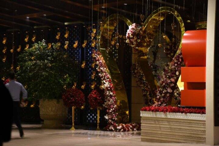 শোনা যাচ্ছে, ডিসেম্বরে হবে তাঁদের বিয়ে। অনুষ্ঠান চলবে ৪-৫ দিন ধরে। 