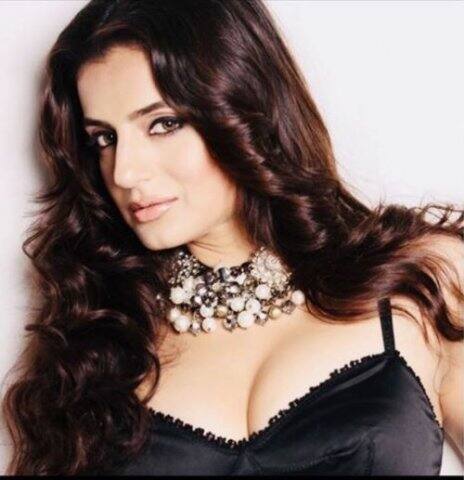 আমিশা পটেলের হট ফটোশ্যুট