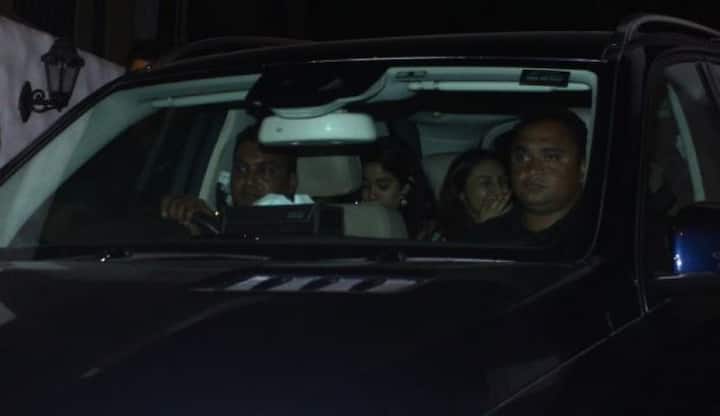 জাহ্নবি বর্তমানে বলিউডে তাঁর প্রথম সিনেমা ধড়ক-এর শ্যুটিং করছেন।(ছবি মানব মঙ্গলানি)