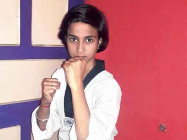 Akshay Kumar praises Priyanka Singha Roy of Birbhum বীরভূমে ৩ সমাজবিরোধীকে পিটিয়ে শায়েস্তা করা প্রিয়ঙ্কাকে অভিনন্দন জানালেন অক্ষয় কুমার