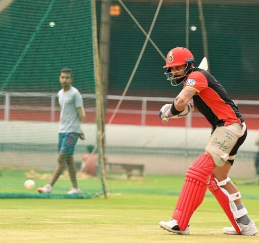 রয়্যাল চ্যালেঞ্জার্স ব্যাঙ্গালোরের সতীর্থদের সঙ্গেই অনুশীলন করছেন বিরাট
