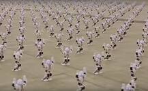 গিনেস বুকে উঠল একসঙ্গে ১৩৭২ রোবটের নাচ