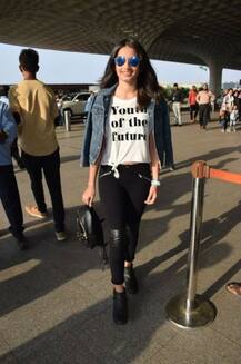 বলুনতো কোন বলিউড তারকার কন্যা ইনি, সাধারণত অভিনেত্রী মায়ের সঙ্গে দেখা যায় না তাঁকে