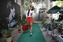 মালাইকা ঢুকছেন সেলুনে, ছবিতে দেখুন