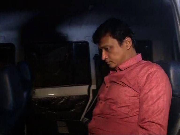 ৩ বছর ধরে মৃত মাকে রেখে দিয়েছিল ফ্রিজে, রাসায়নিক মাখিয়ে, নাড়িভুঁড়ি বার করে, রবিনসন স্ট্রিটকে ছাপিয়ে গেল বেহালার এই ঘটনা Robinson Street incident In Behala, son mummified mother for 3 years ৩ বছর ধরে মৃত মাকে রেখে দিয়েছিল ফ্রিজে, রাসায়নিক মাখিয়ে, নাড়িভুঁড়ি বার করে, রবিনসন স্ট্রিটকে ছাপিয়ে গেল বেহালার এই ঘটনা