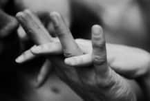 গাড়ির মধ্যে সেক্সে মত্ত যুগল, প্রতিবেশীর অভিযোগে সোজা শ্রীঘরে!