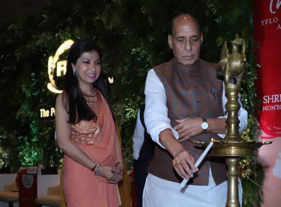 ‘কথায়, কাজে অমিল’, রাজনীতিকদের ওপর মানুষের আস্থার অভাব রয়েছে, বললেন রাজনাথ Politicians facing credibility crisis in the country: Rajnath ‘কথায়, কাজে অমিল’, রাজনীতিকদের ওপর মানুষের আস্থার অভাব রয়েছে, বললেন রাজনাথ