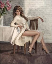 ফের সোশ্যাল মিডিয়ায় ছবি পোস্ট করলেন ঊর্বশী রাউতেলা