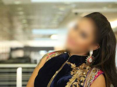 Tollywood actress goes topless to protest against casting couch উর্ধ্বাঙ্গ নগ্ন করে কাস্টিং কাউচের বিরুদ্ধে প্রতিবাদ জানালেন তেলুগু ছবির এই অভিনেত্রী