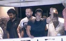 সলমনের বান্দ্রার বাসভবনের বাইরে থেকে ভিড়ের মধ্যে চুরি ১২টি ফোন, গ্রেফতার