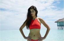 দেখুন লাল পোশাকে ক্যাটরিনাকে