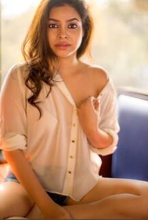 সুমনা চক্রবর্তীর সাহসী ফটোশ্যুট ইন্টারনেটে তুলেছে ঝড়...