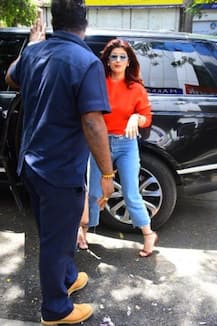 এক রেস্তোঁরায়, একই সময়ে মধ্যাহ্নভোজে গেলেন সপরিবারে অক্ষয় ও হৃতিক