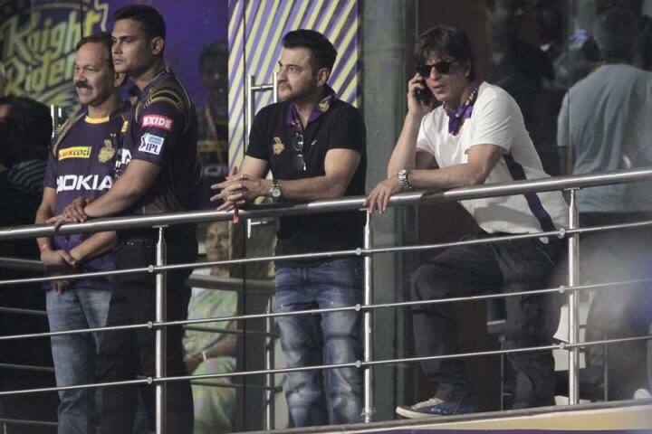 এসআরকে-র পাশে সঞ্জয় কপূর।