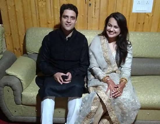  রবিবার অনন্তনাগের মাট্টানে পাত্রপক্ষের পরিবারের তরফে একটি রিসেপশন পার্টির আয়োজন করা হয়।