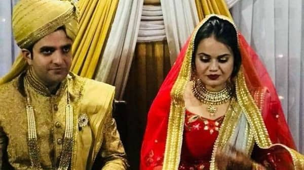 দিল্লির লেডি শ্রীরাম কলেজ থেকে গ্র্যাজুয়েশন করার পর দলিত পরিবারের সন্তান হিসেবে প্রথমবার দিয়েই আইএএস পরীক্ষায় উর্ত্তীণ হন টিনা। 