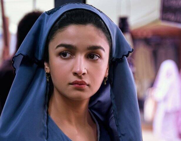 এক কাশ্মীরী তরুণীর জীবন নিয়ে এগিয়েছে ছবির গল্প। ট্রেলার মুক্তি পাওয়ার কথা আজ।    